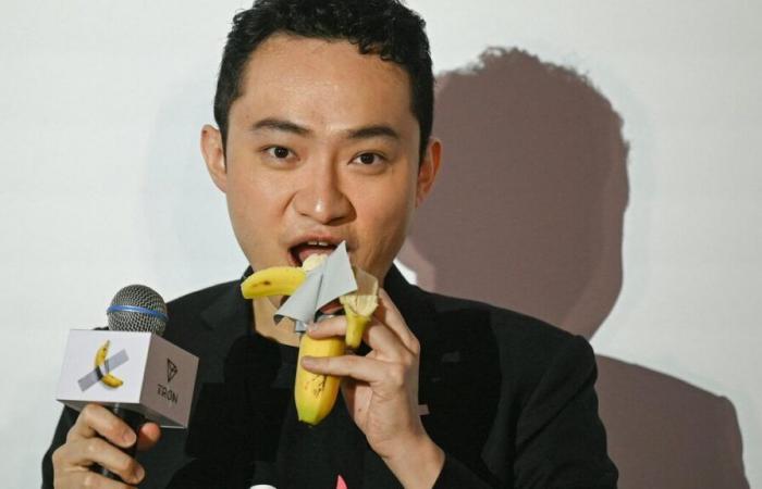 Justin Sun mangia lo stesso giorno la banana comprata per 6 milioni di euro