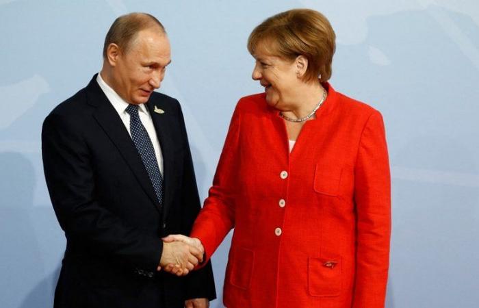 Vladimir Putin: “Angela, scusami… se lo avessi saputo non lo avrei mai fatto”… il presidente russo aveva spaventato Angela Merkel con il suo cane