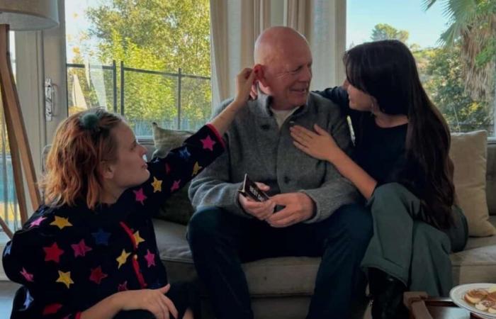 Le figlie di Bruce Willis condividono una rara foto del padre che soffriva di demenza da due anni