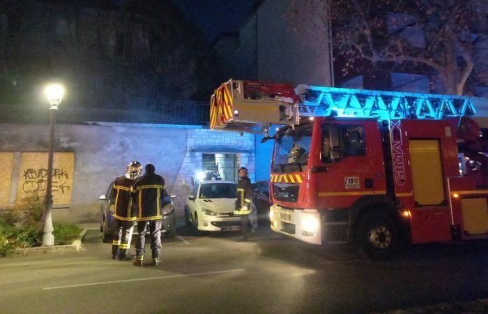 Villefranche-de-Rouergue Scoppia un incendio in una casa abbandonata