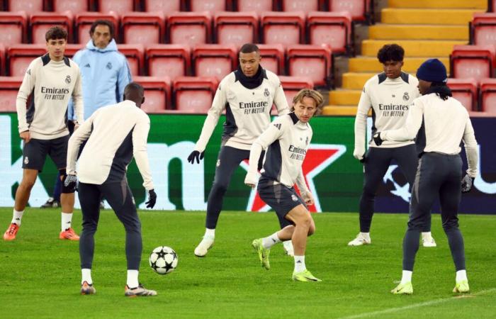 Modric sbalordito mentre Mbappé completa una rimonta miracolosa, spingendo il Real Madrid in uno scontro urgente.