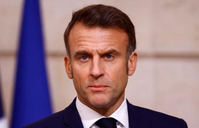 Emmanuel Macron chiede di fermare “immediatamente” tutte le azioni che “violano” il cessate il fuoco