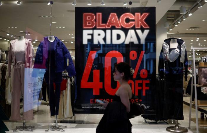 I rivenditori sperano che le offerte più grandi del Black Friday diano energia agli acquirenti durante le festività