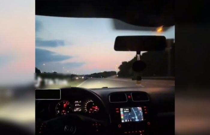 A 230 km/h in autostrada: un automobilista pubblica video che lo mostrano mentre guida a velocità pazzesca nella regione di Liegi