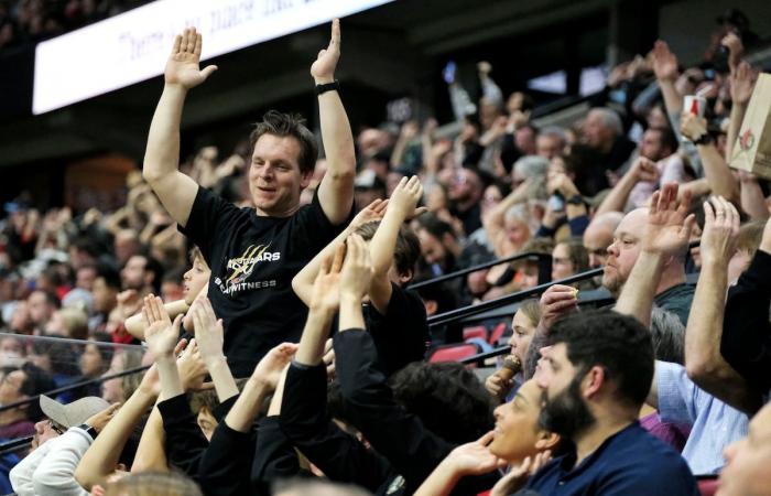 Zach Higgins ruba la scena alla partita inaugurale dei Black Bears