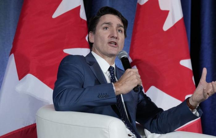 Controlla $ 250 | Le opposizioni “volgono le spalle” ai lavoratori, dice Trudeau