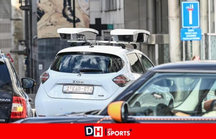 Una scan-car filmata mentre prendeva una direzione vietata: “Non sono al di sopra del codice della strada”