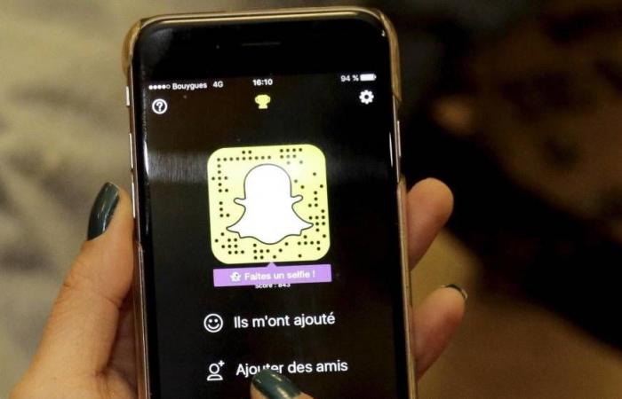 Arrestati 3 minorenni sospettati di aver minacciato un insegnante e suo figlio su Snapchat