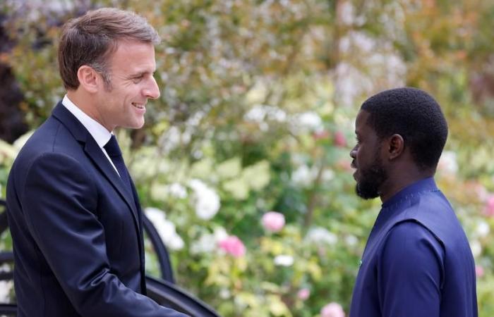 Emmanuel Macron riconosce “un massacro” commesso dalla Francia in Senegal nel 1944, assicura il presidente Bassirou Diomaye Faye