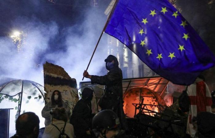 nuove manifestazioni a favore dell'Unione Europea, scontri con la polizia