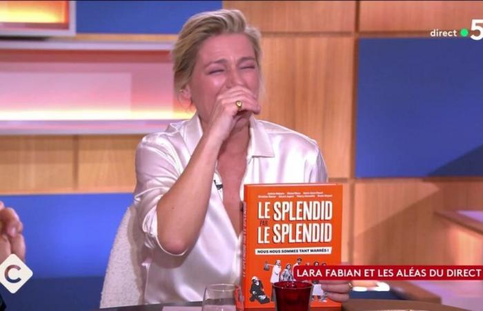 C per voi: piccolo incidente con i vestiti per Lara Fabian… Anne-Elisabeth Lemoine ride ad alta voce