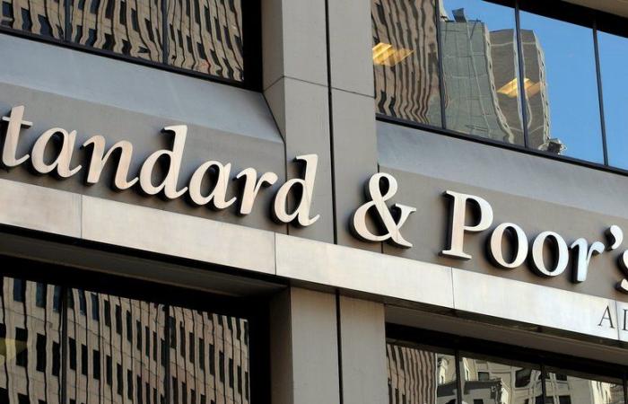 Debito pubblico: nonostante “l’instabilità politica”, l’agenzia di rating S&P concede una tregua inaspettata alla Francia