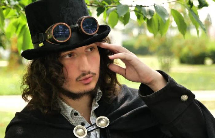 Fulvian, 20 anni, adotta quotidianamente lo stile “steampunk”.