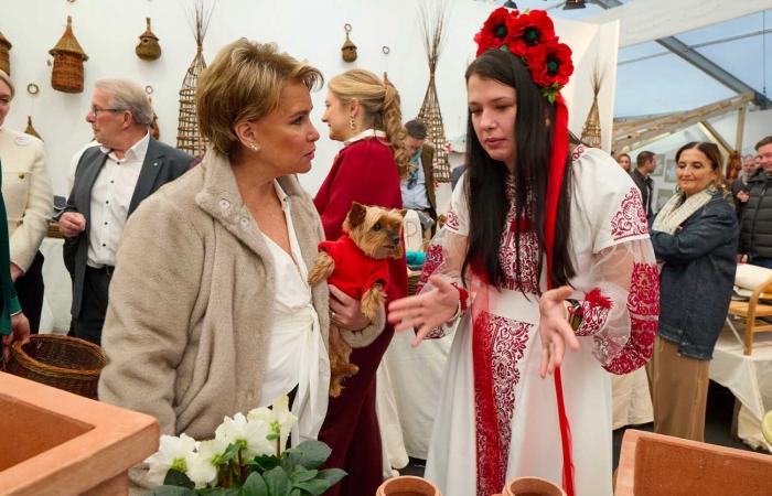 Yorkshire Toffee ruba la scena alla Granduchessa Maria Teresa e a sua nuora al Bazar della Croce Rossa