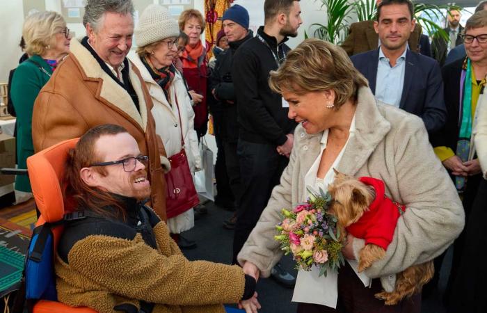 Yorkshire Toffee ruba la scena alla Granduchessa Maria Teresa e a sua nuora al Bazar della Croce Rossa