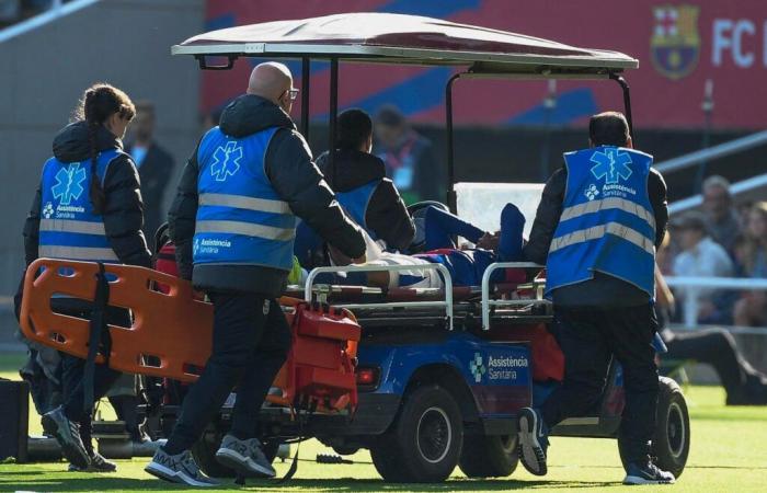 La stella dell’FC Barcelona “vomita sangue” in barella dopo un brutto colpo