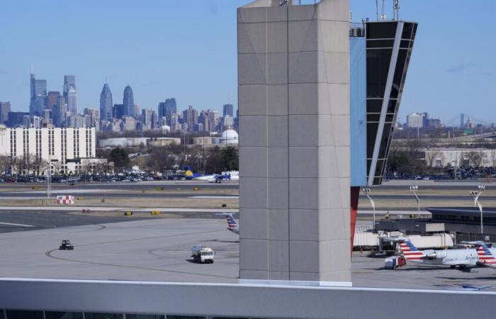 Un’interruzione di corrente al terminal dell’aeroporto internazionale di Filadelfia mescola alcuni voli