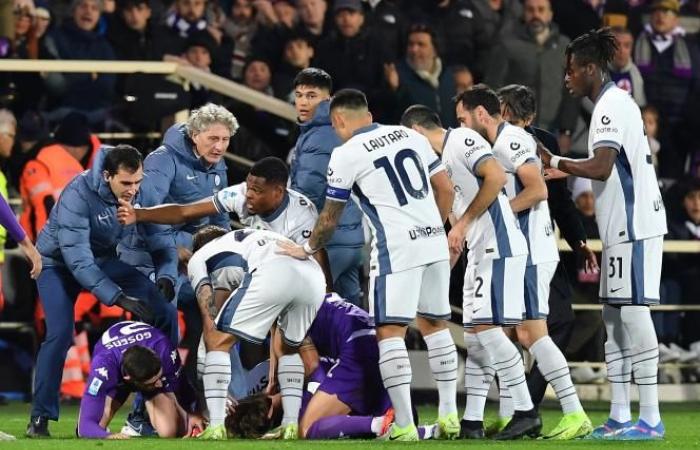 Edoardo Bove crolla in campo durante Fiorentina-Inter: il giocatore ha ripreso conoscenza in ospedale