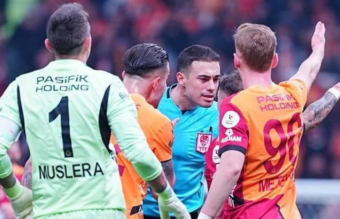 Polemica su rigori e cartellini rossi nella partita Galatasaray-Eyüpspor! Muslera si arrabbiò moltissimo, corse dall’arbitro e…