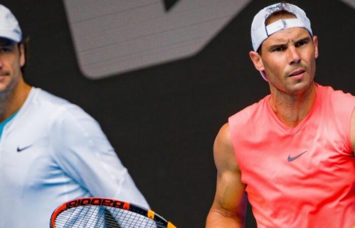 ATP > Carlos Moya, l'ultimo allenatore di Nadal: “In 1307 partite del circuito, Rafa non ha mai rotto una racchetta. Il suo autocontrollo è una luce, un riferimento per tutti i giovani giocatori del mondo”