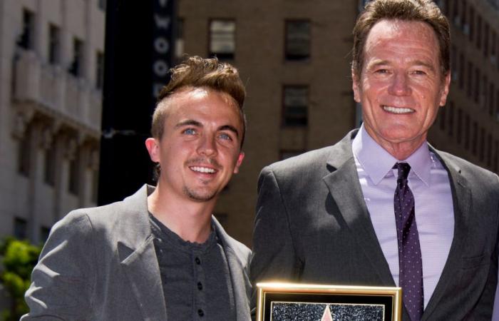 “Mi controlla ancora”: la star di “Malcolm” Frankie Muniz è ancora in contatto con suo “papà” Bryan Cranston