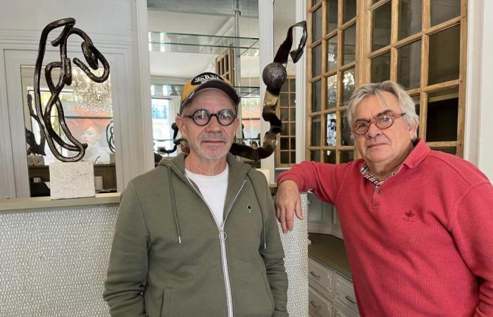 Cognac: lo scultore Jacky Cognolato installa le sue opere in un ufficio, diventato una galleria temporanea