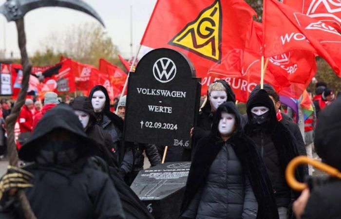 Crisi in Germania: “Sarà la battaglia più dura che Volkswagen abbia mai conosciuto”