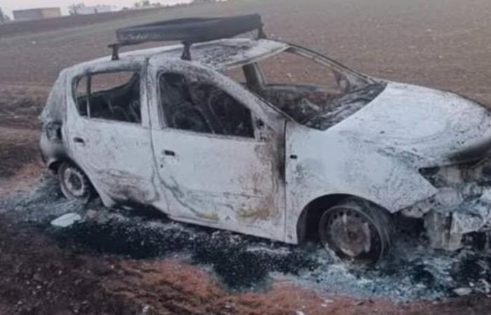 Due persone rubano un piccolo taxi a Berrechid e lo bruciano dopo aver aggredito il suo autista