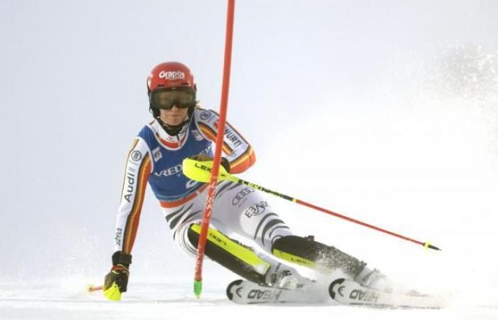 Lena Duerr guida lo slalom di Killington davanti ad Anna Swen-Larsson e Camille Rast