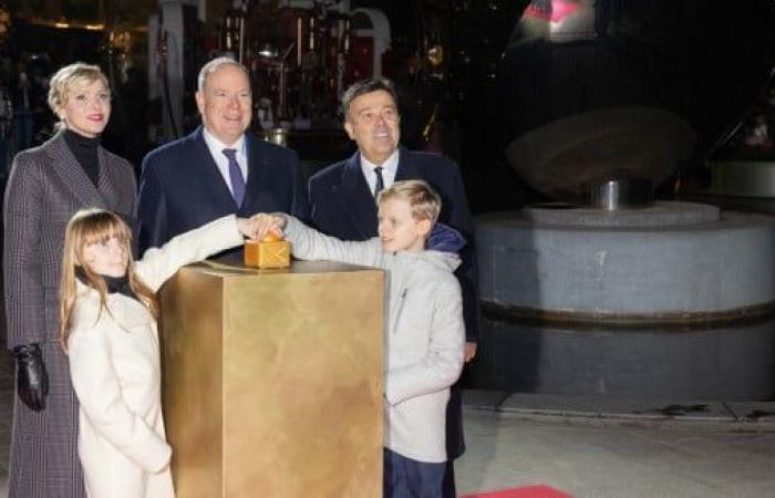 Jacques e Gabriella di Monaco danno il via alle festività natalizie con i loro genitori, un momento magico sulla Roccia