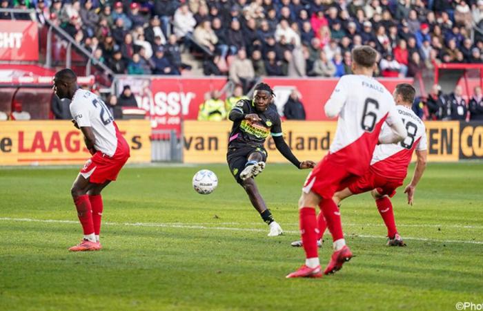 VIDEO – La capolista PSV mette a segno un colpo all’Utrecht prima inseguitrice: 3 gol del belga