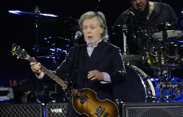 Doveva cantare “Imagine” al concerto di riapertura di Notre-Dame de Paris: Stéphane Bern annuncia l'arrivo di Paul McCartney, il suo produttore smentisce