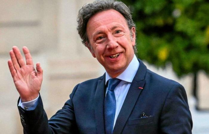 Stéphane Bern ritratta dopo aver annunciato Paul McCartney a Notre-Dame