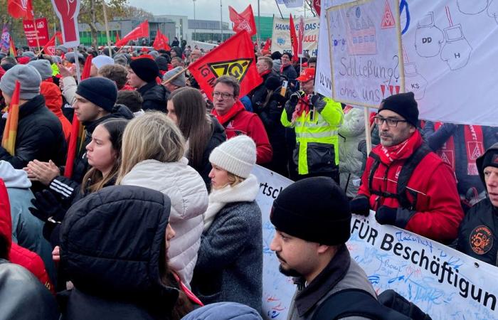 Volkswagen | I lavoratori in sciopero per salvare le fabbriche tedesche