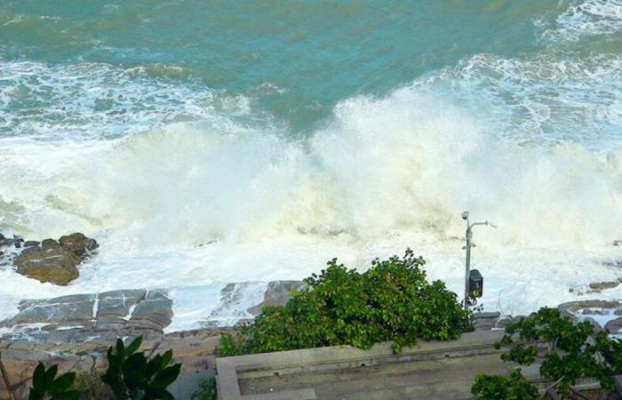 2 turisti travolti dalle onde gigantesche a Koh Samui