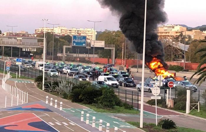 “La metà degli autisti si ritroverebbe in bancarotta o rovinata”: i taxi del Var si mobilitano contro i nuovi prezzi per il trasporto sanitario