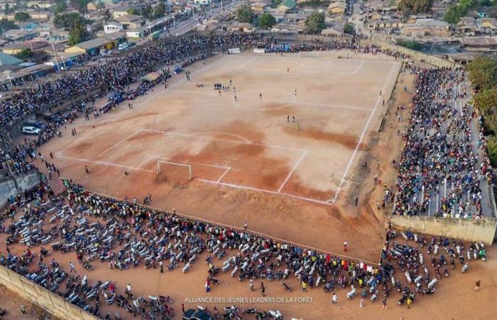 “Decine di morti” negli scontri durante una partita di calcio