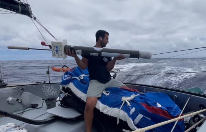 Globo della Vandea. Lo skipper della Côtes-d’Armor Guirec Soudée dà una mano per il clima