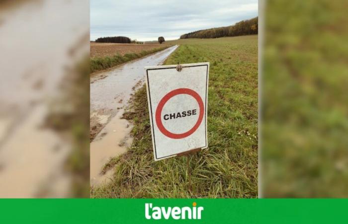 Caccia: un cartello cerchiato in rosso vieta il passaggio su strada pubblica, è legale?