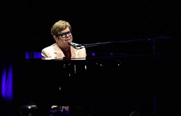 Elton John è diventato cieco