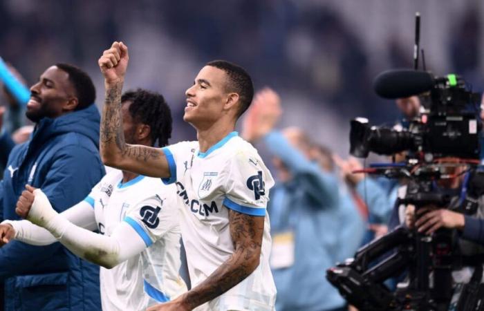 Una stella firma per l'OM e viene affrontata dal vivo!