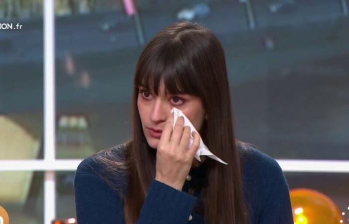 Clara Luciani commossa fino alle lacrime dal tenero messaggio di un'amica su Télématin (VIDEO)