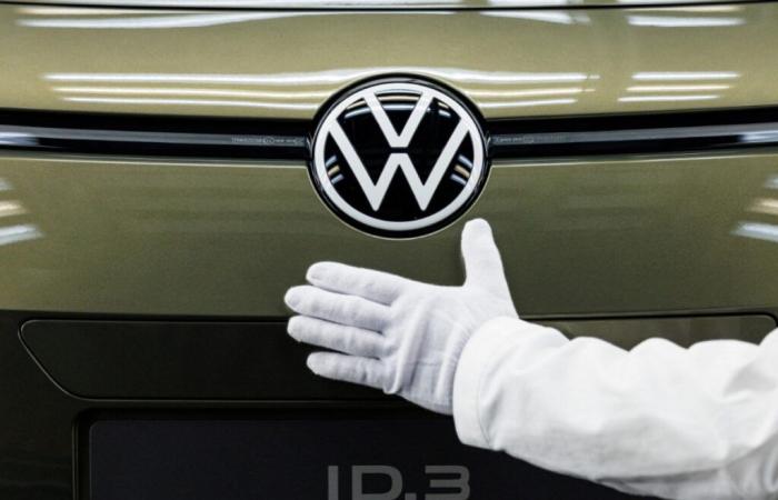 Crisi automobilistica tedesca: come è scivolato il simbolo Volkswagen – 12/02/2024 12:15