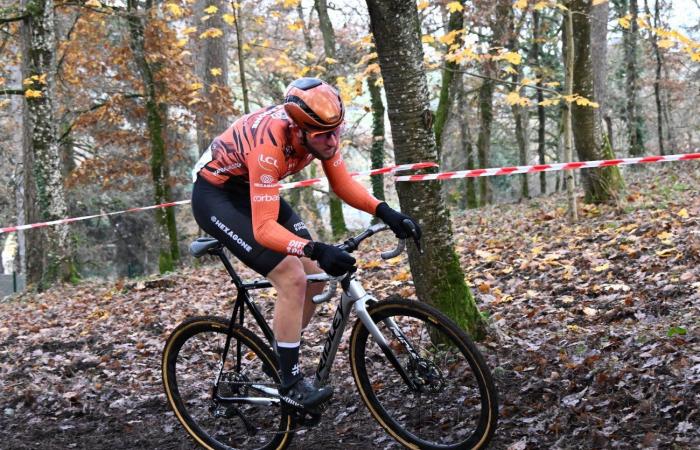 Ciclocross: William Millat davanti al fratello Adrien sulle alture di Le Creusot