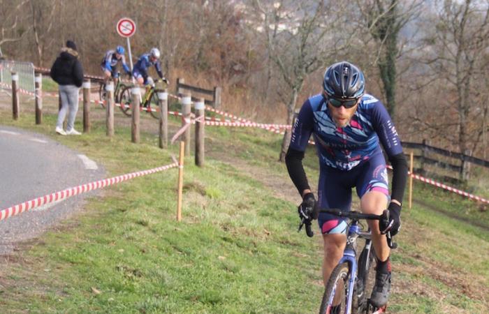 Ciclocross: William Millat davanti al fratello Adrien sulle alture di Le Creusot