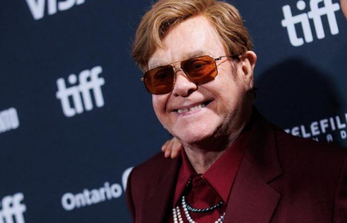 Elton John afferma di aver perso la vista a causa di una “grave” infezione agli occhi