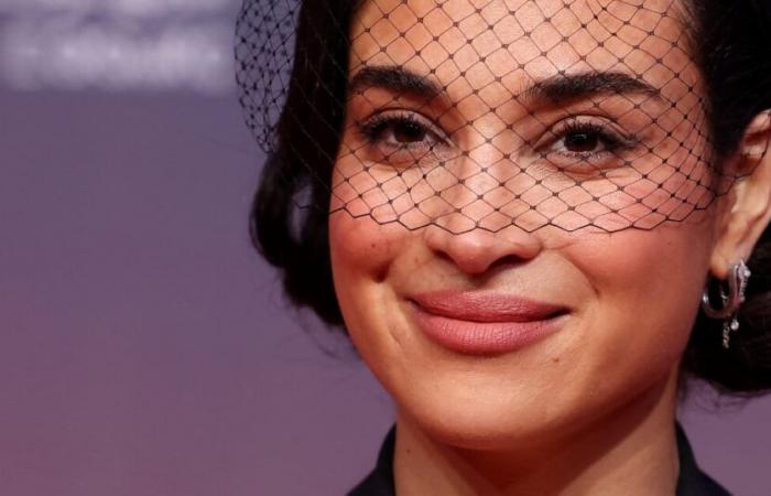 Festival di Marrakech: Camelia Jordana illumina il red carpet con un look retrò, Jamel Debbouze ritrova Monica Bellucci