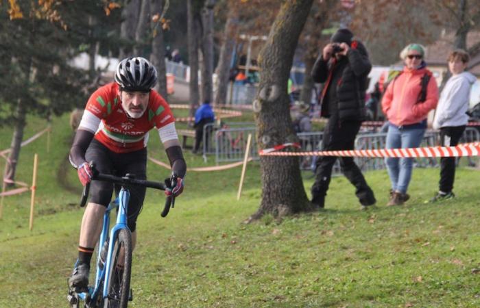 Ciclocross: William Millat davanti al fratello Adrien sulle alture di Le Creusot