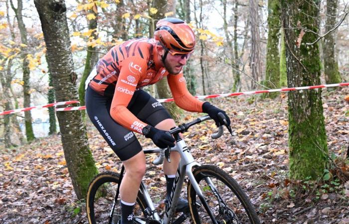 Ciclocross: William Millat davanti al fratello Adrien sulle alture di Le Creusot