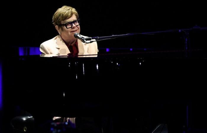 Il cieco Elton John? La star britannica spiega perché non è riuscito a vedere il musical per cui ha scritto la musica